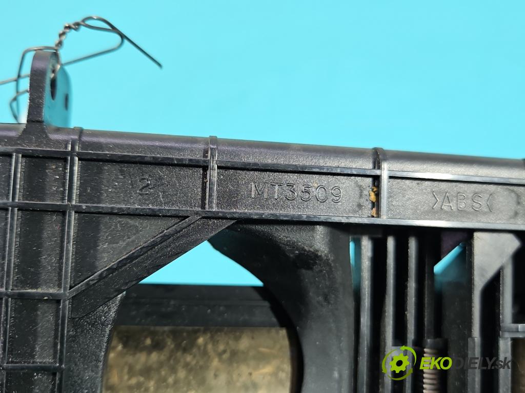 Toyota Avensis II T25 2003-2008 2.0 D4D 126 hp manual 93 kW 1998 cm3 5- Rukojeť: na napoje: MT3509 (Držák nápojů)