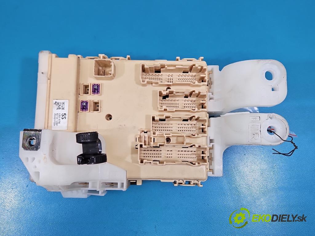 Toyota Auris II 2012-2018 1.6 16V 132  HP manual 97 kW 1598 cm3 5- riadiaca jednotka ostatné 89221-02480