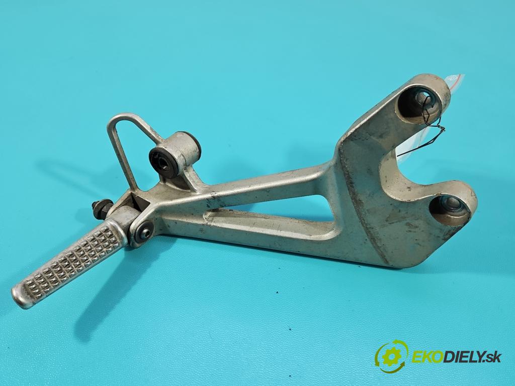 Honda VFR 800 1998-2001 0.8b 109 HP manual 80 kW 781 cm3 2- Upevnenie: 