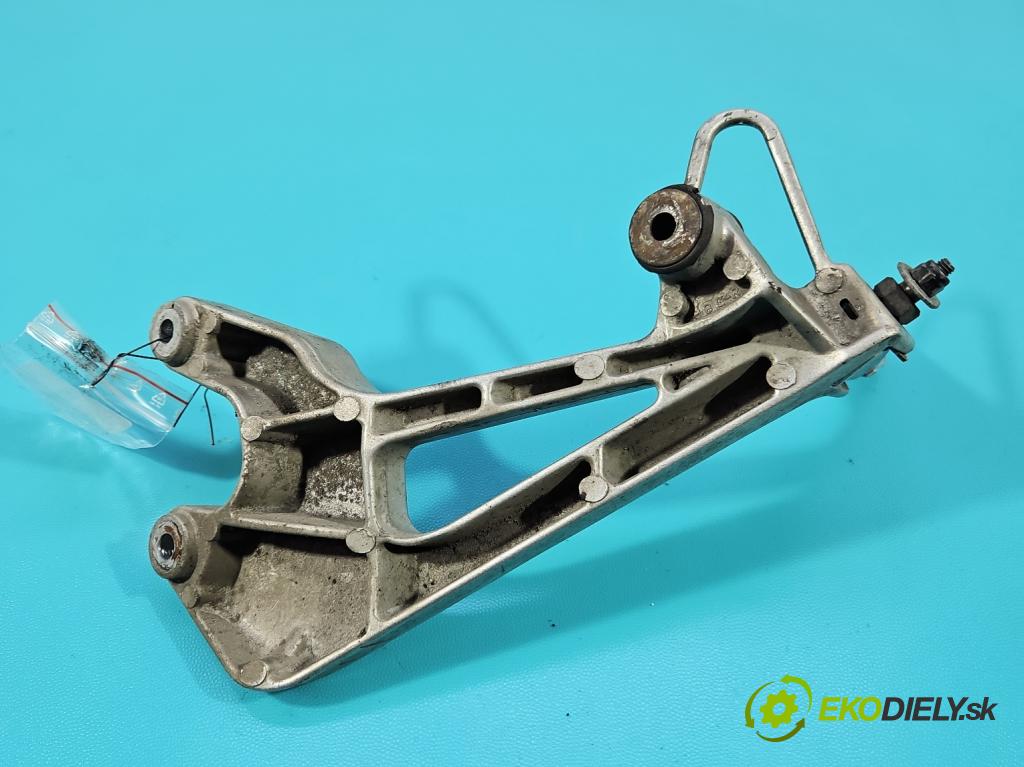 Honda VFR 800 1998-2001 0.8b 109 HP manual 80 kW 781 cm3 2- Upevnenie: