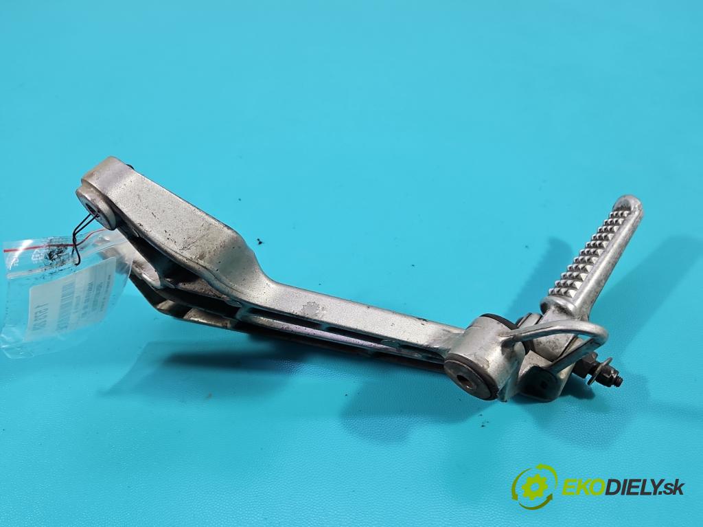 Honda VFR 800 1998-2001 0.8b 109 HP manual 80 kW 781 cm3 2- Upevnenie: