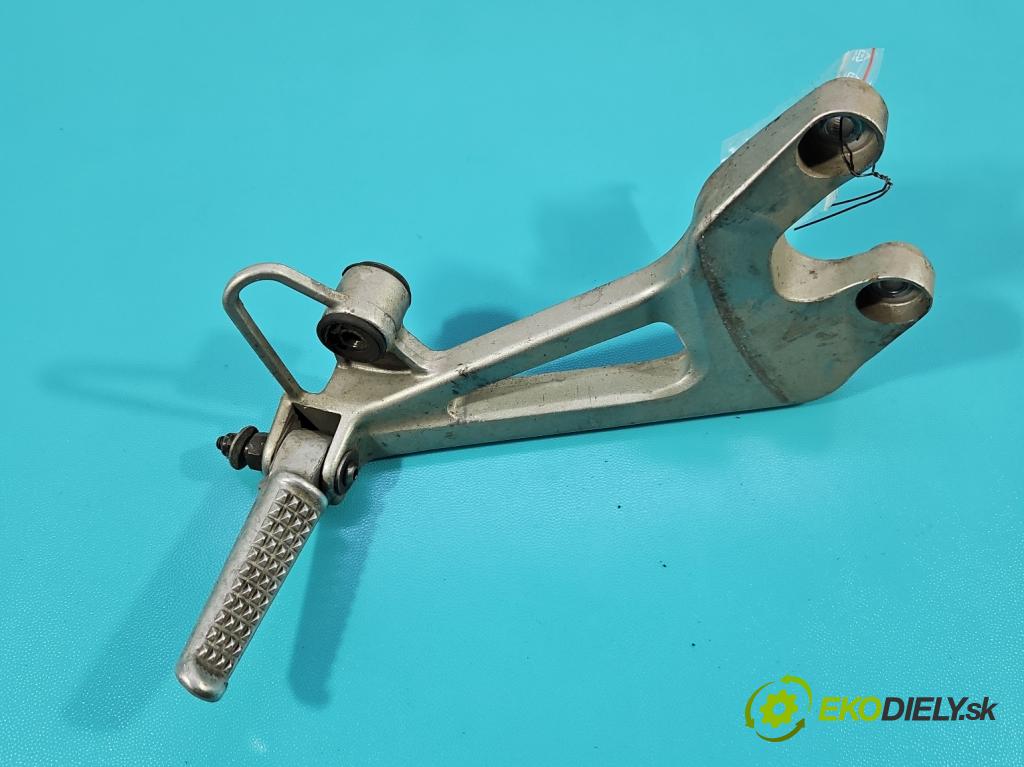 Honda VFR 800 1998-2001 0.8b 109 HP manual 80 kW 781 cm3 2- Upevnenie: