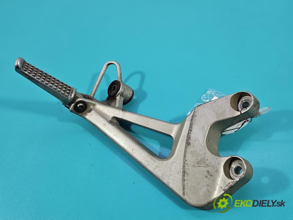 Honda VFR 800 1998-2001 0.8b 109 HP manual 80 kW 781 cm3 2- Upevnenie: