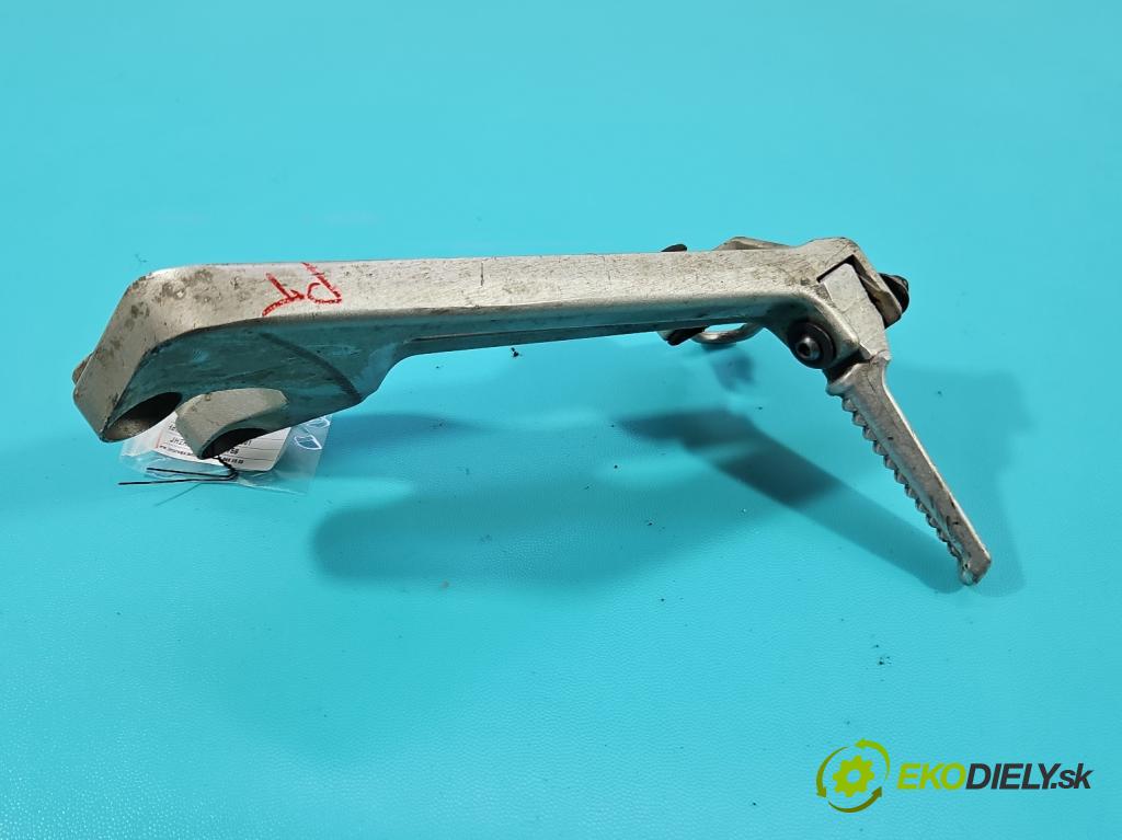 Honda VFR 800 1998-2001 0.8b 109 HP manual 80 kW 781 cm3 2- Upevnenie: