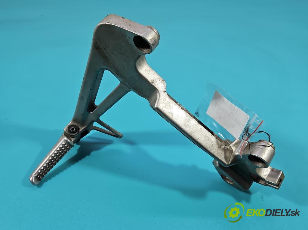 Honda VFR 800 1998-2001 0.8b 109 HP manual 80 kW 781 cm3 2- Upevnenie: