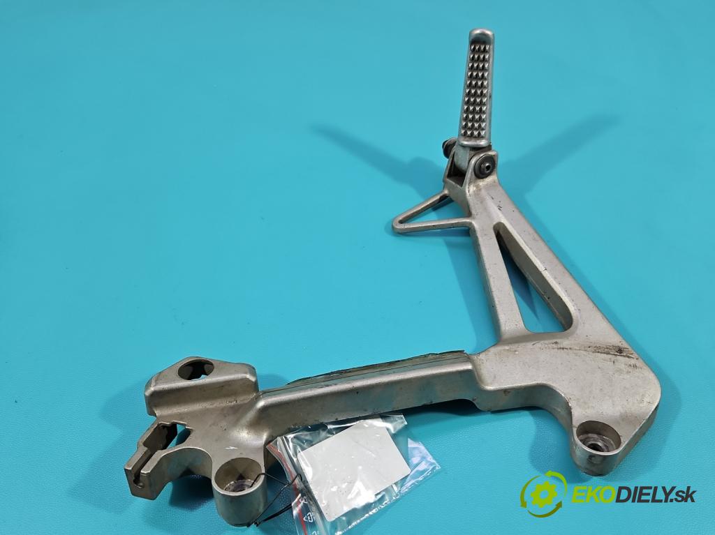 Honda VFR 800 1998-2001 0.8b 109 HP manual 80 kW 781 cm3 2- Upevnenie: 