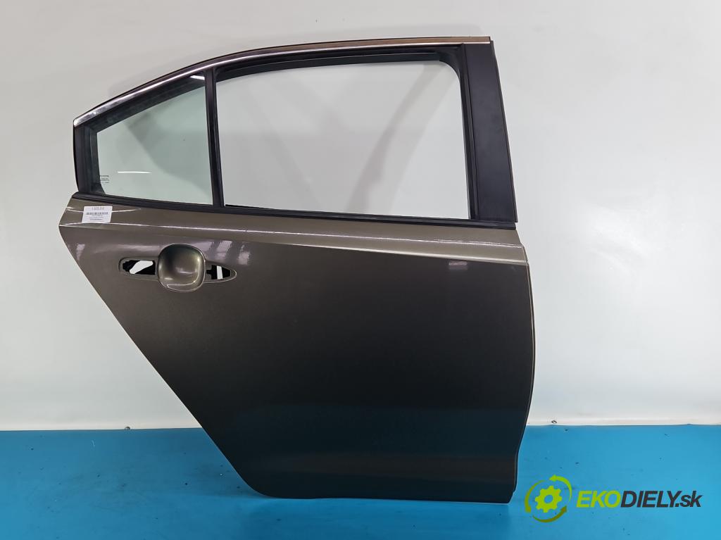 Toyota Corolla E21 2019- 1.5 12V 125 hp automatic 92 kW 1490 cm3 4- dveře zadní pravé  (Klika dveří ostatní)