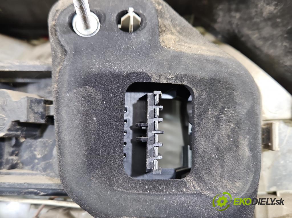 Opel Astra III 2004-2014 1.8 16V 140 HP manual 103 kW 1796 cm3 2- svetlo / reflektor zadné pravé 13191988 (Kľučka dverí ostatné)