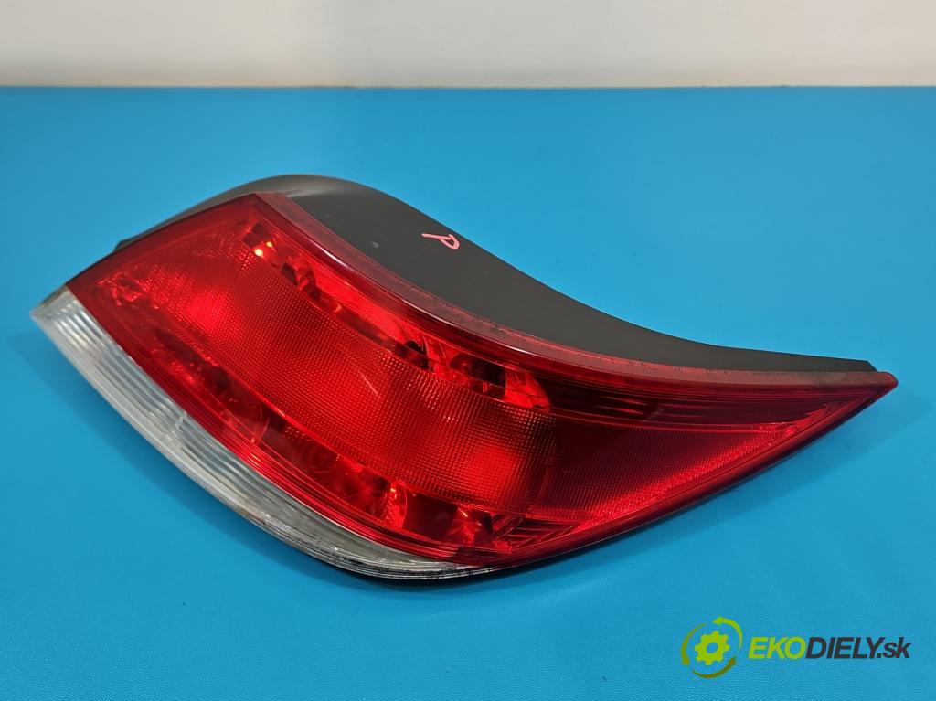 Opel Astra III 2004-2014 1.8 16V 140 HP manual 103 kW 1796 cm3 2- svetlo / reflektor zadné pravé 13191988 (Kľučka dverí ostatné)