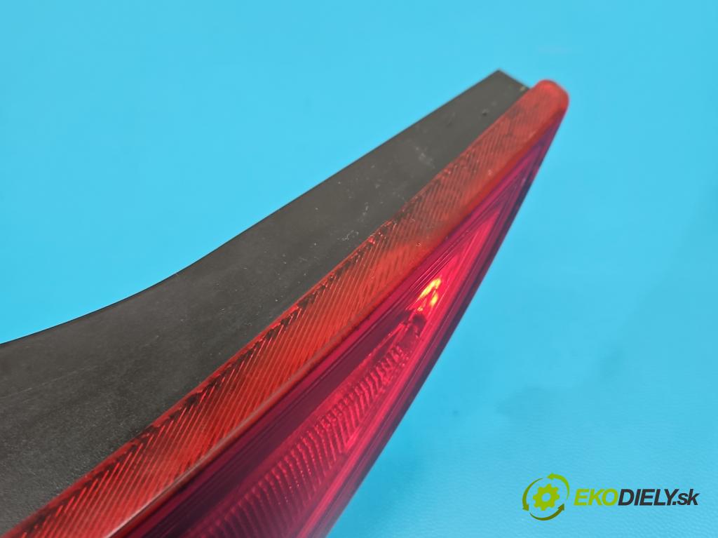 Opel Astra III 2004-2014 1.8 16V 140 HP manual 103 kW 1796 cm3 2- svetlo / reflektor zadné pravé 13191988 (Kľučka dverí ostatné)