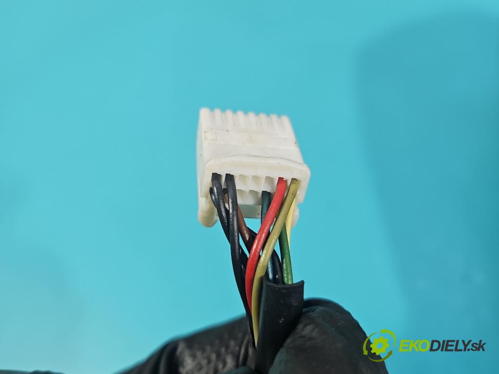 Toyota Avensis III T27 2009-2018 2.2 D4D 150 HP manual 110 kW 2231 cm3 5- zrkadlo ľavé  (Kľučka dverí ostatné)