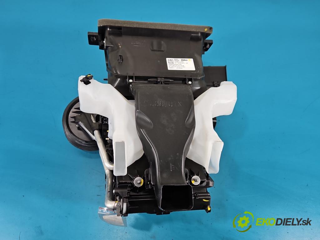 Bmw iX1 U11 0.0 elektrický: 272 hp automatic 200 kW 1 cm3 5- radiátor 5A563F9 (Radiátor topení)