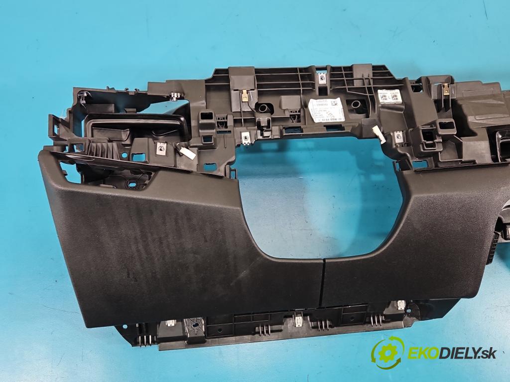 Bmw iX1 U11 0.0 elektrický: 272 hp automatic 200 kW 1 cm3 5- kokpit,přistrojova deska