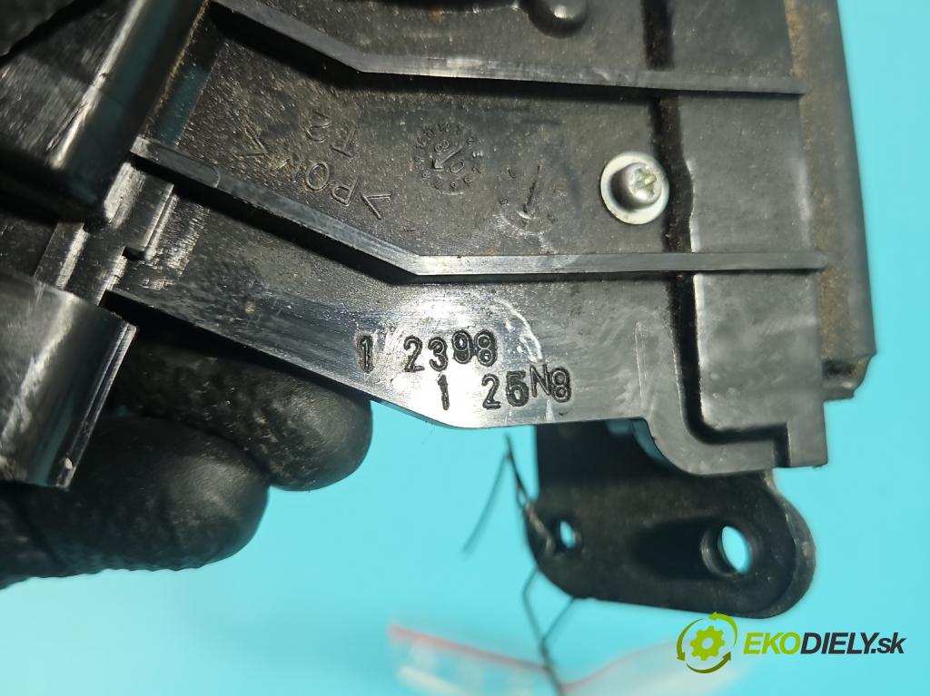 Toyota Avensis III T27 2009-2018 2.2 D4D 150 HP manual 110 kW 2231 cm3 5- zámok kufrové dvere zadné