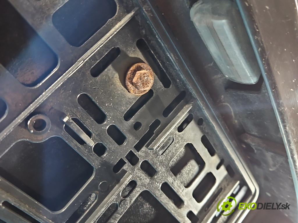 Toyota Avensis III T27 2009-2018 2.2 D4D 150 HP manual 110 kW 2231 cm3 5- zadna kufor  (Kapota zadná (kufor))