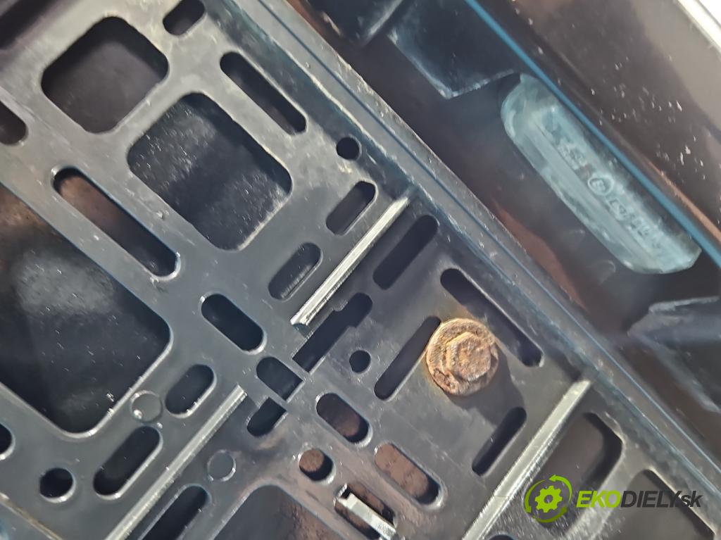 Toyota Avensis III T27 2009-2018 2.2 D4D 150 HP manual 110 kW 2231 cm3 5- zadna kufor  (Kapota zadná (kufor))