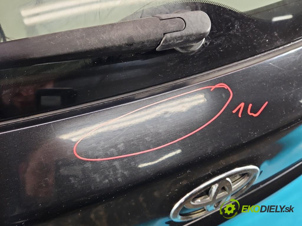 Toyota Avensis III T27 2009-2018 2.2 D4D 150 HP manual 110 kW 2231 cm3 5- zadna kufor  (Kapota zadná (kufor))