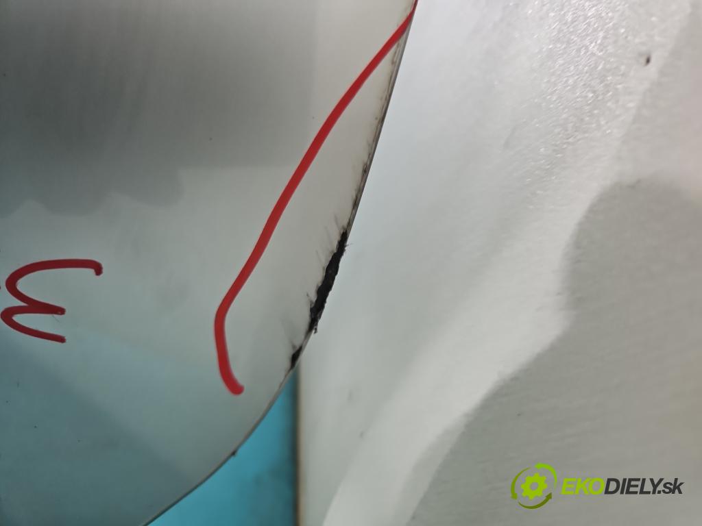Toyota Auris II 2012-2018 1.6 16V 132  HP manual 97 kW 1598 cm3 5- nárazník zadné  (Kľučka dverí ostatné)