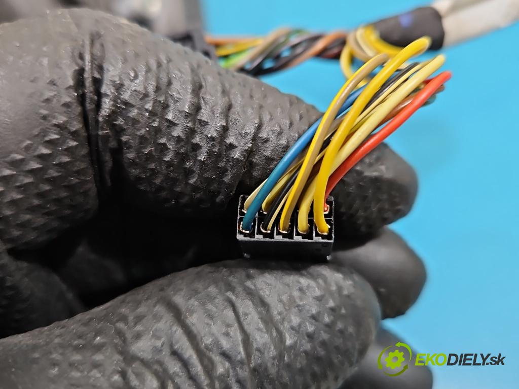 Mercedes GL II X166 2012-2015 4.7 V8 278928 340KM: automatic 250 kW 4663 cm3 5- zrkadlo ľavé A1668104116 (Kľučka dverí ostatné)