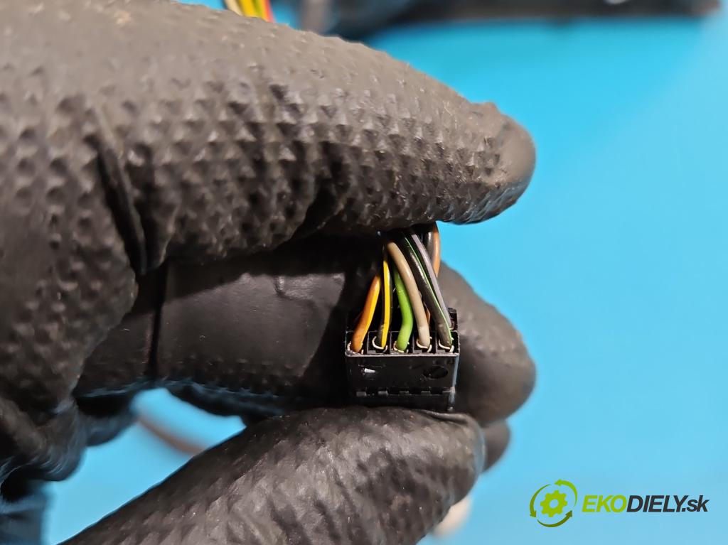 Mercedes GL II X166 2012-2015 4.7 V8 278928 340KM: automatic 250 kW 4663 cm3 5- zrkadlo ľavé A1668104116 (Kľučka dverí ostatné)