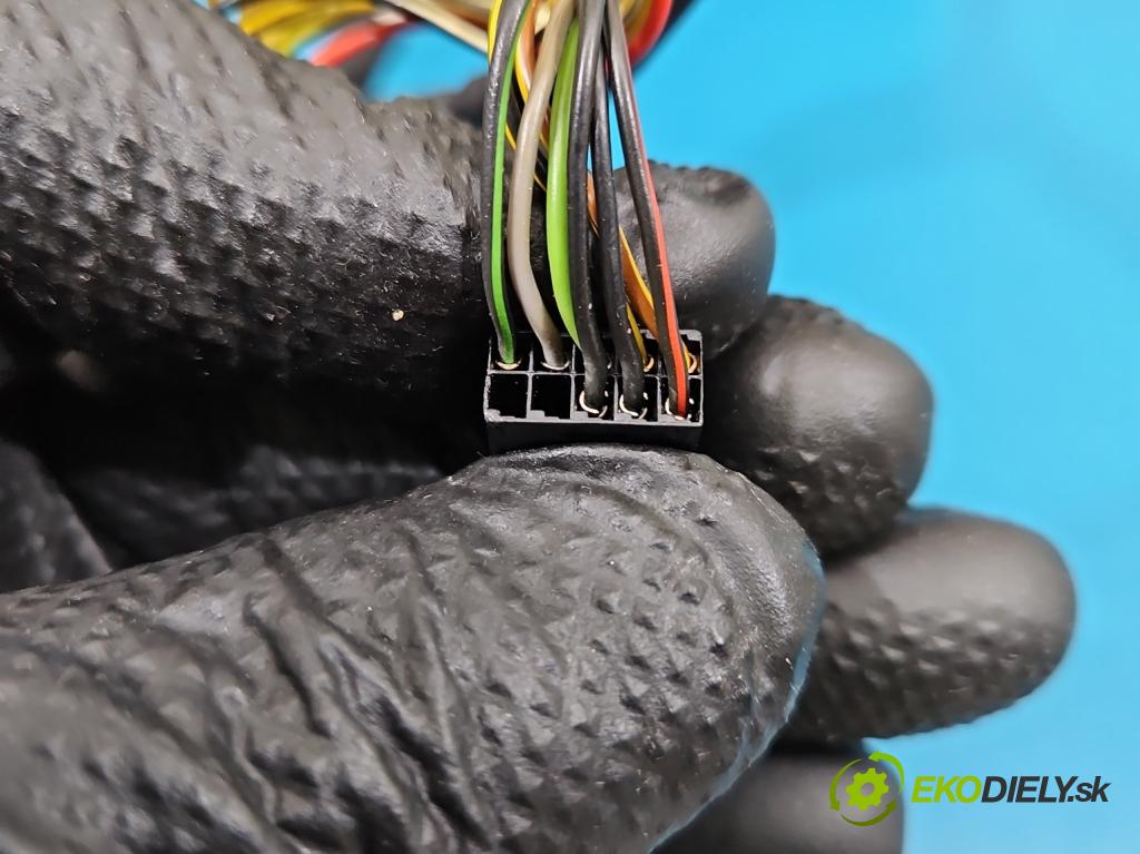 Mercedes GL II X166 2012-2015 4.7 V8 278928 340KM: automatic 250 kW 4663 cm3 5- zrkadlo pravé  (Kľučka dverí ostatné)