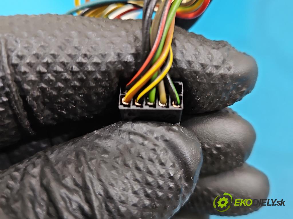 Mercedes GL II X166 2012-2015 4.7 V8 278928 340KM: automatic 250 kW 4663 cm3 5- zrkadlo pravé  (Kľučka dverí ostatné)