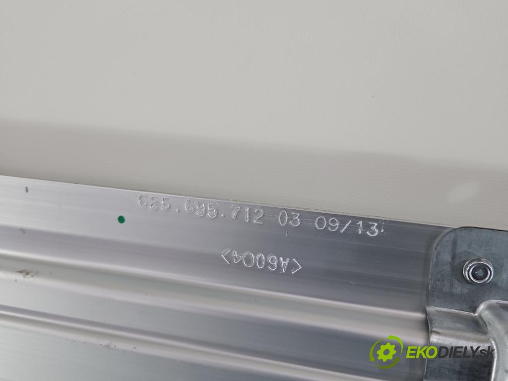 Mercedes GL II X166 2012-2015 4.7 V8 278928 340KM: automatic 250 kW 4663 cm3 5- Střešní okno: A1667801429 (Sklo karosérie)