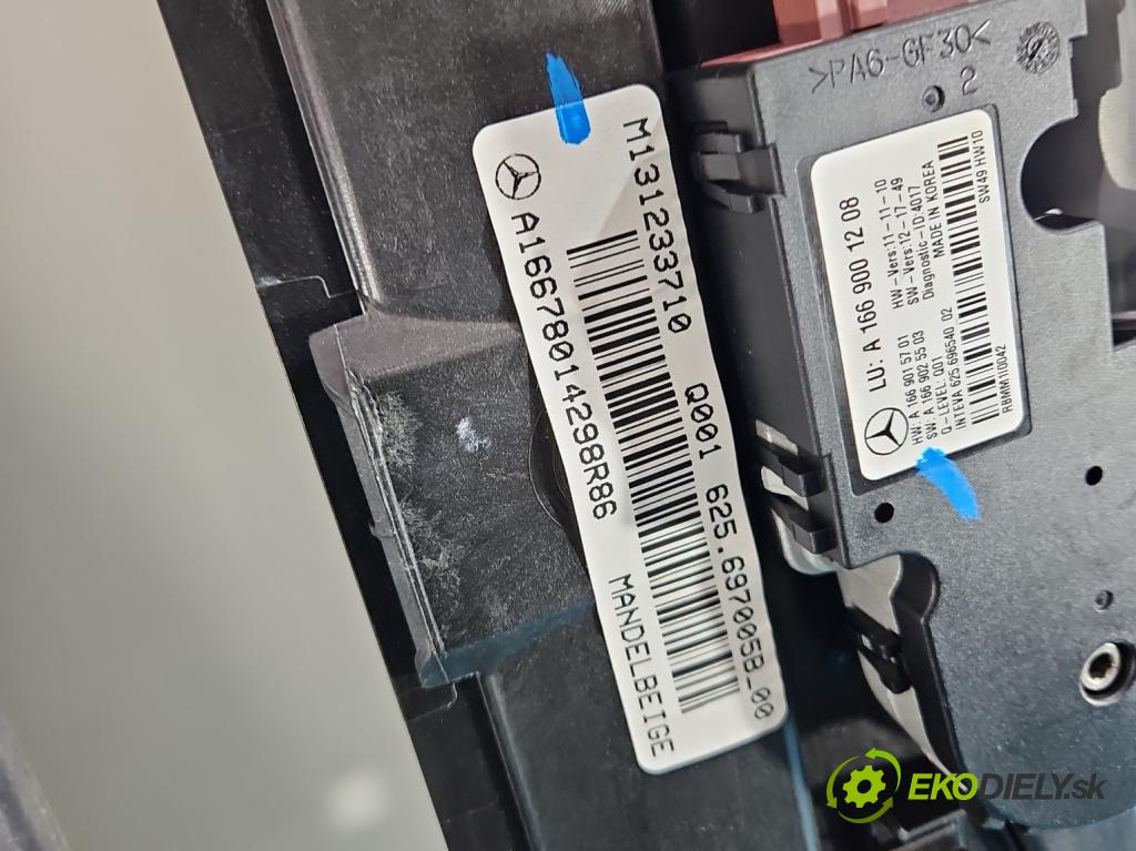 Mercedes GL II X166 2012-2015 4.7 V8 278928 340KM: automatic 250 kW 4663 cm3 5- Střešní okno: A1667801429 (Sklo karosérie)