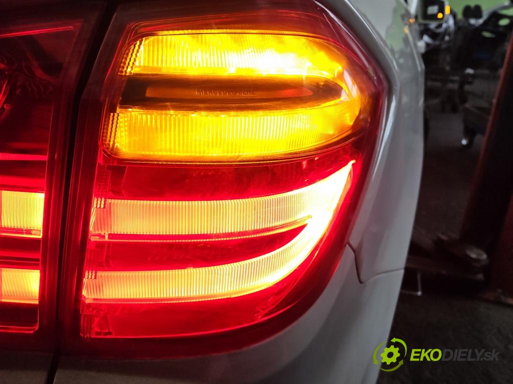 Mercedes GL II X166 2012-2015 4.7 V8 278928 340KM: automatic 250 kW 4663 cm3 5- svetlo / reflektor zadné pravé A1669067601 (Kľučka dverí ostatné)