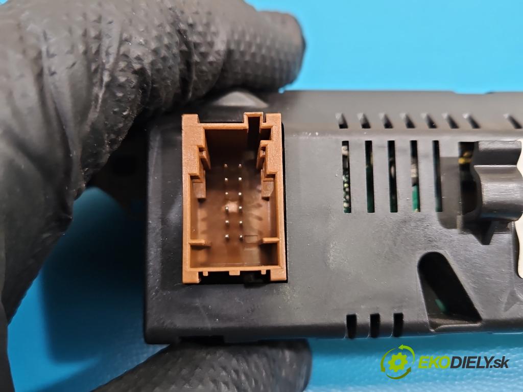 Peugeot 407 1.6 hdi 109 HP manual 80 kW 1560 cm3 5- Zobrazit: 9666483680-00 (Prístrojová doska)