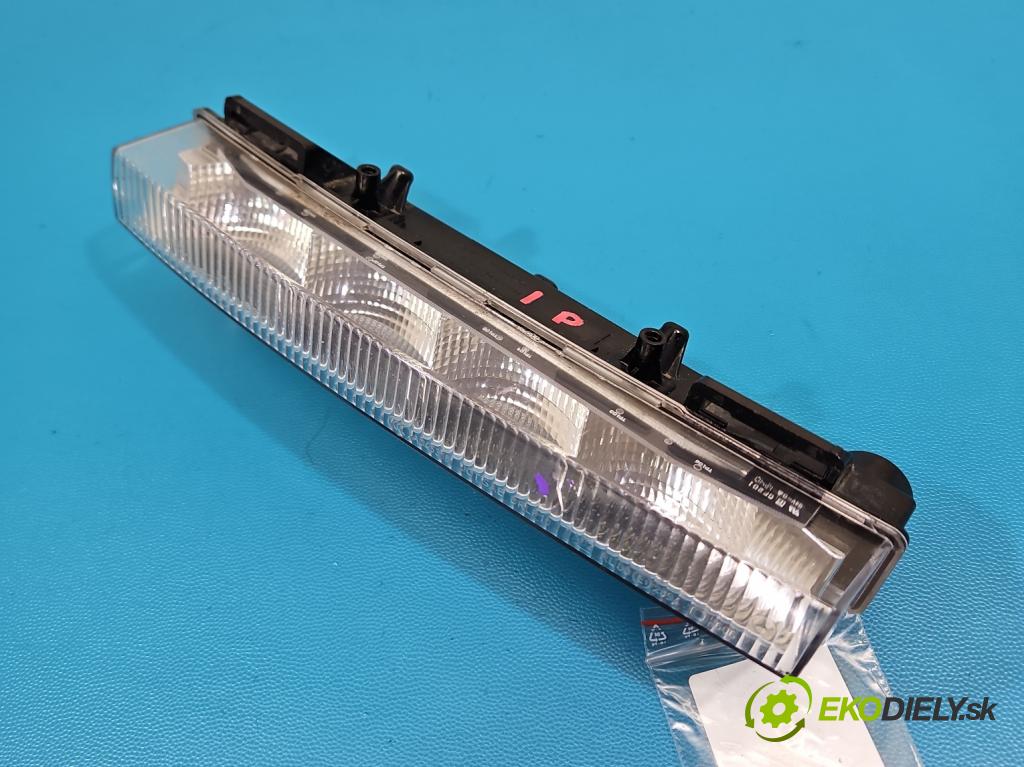 Mercedes GL II X166 2012-2015 4.7 V8 278928 340KM: automatic 250 kW 4663 cm3 5- Svetlo: prevádzky pravé A2049065501