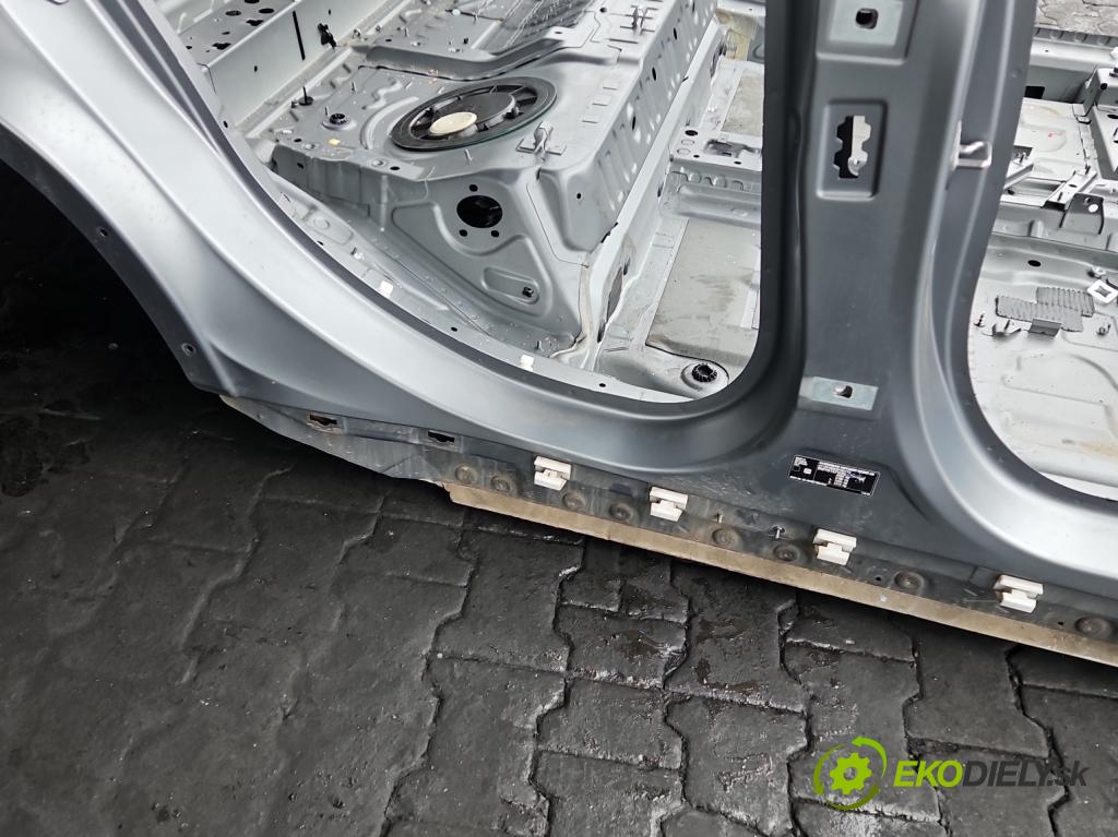 Bmw iX1 U11 0.0 elektrický: 272 HP automatic 200 kW 1 cm3 5- Práh: pravý  (Karoséria ostatné)