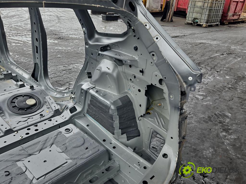 Bmw iX1 U11 0.0 elektrický: 272 HP automatic 200 kW 1 cm3 5- blatník zadné pravý