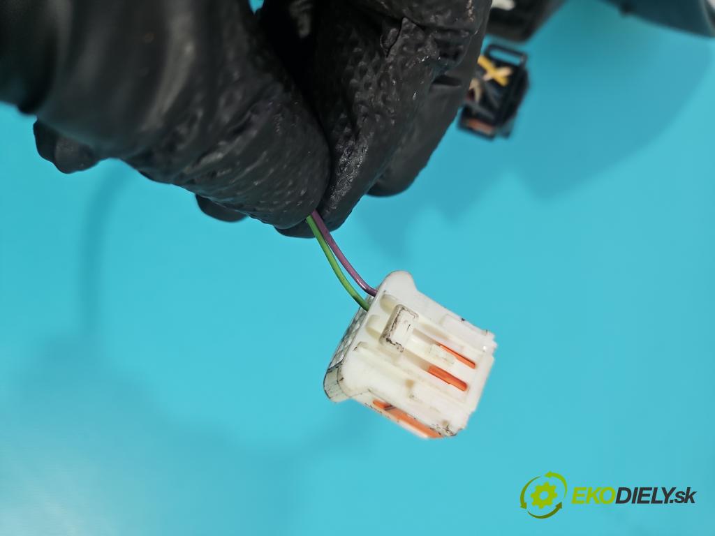 Citroen C4 II 2010-2017 1.6 hdi 111KM manual 82 kW 1560 cm3 5- zrkadlo pravé  (Kľučka dverí ostatné)