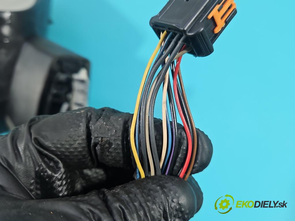 Citroen C4 II 2010-2017 1.6 hdi 111KM manual 82 kW 1560 cm3 5- zrkadlo pravé  (Kľučka dverí ostatné)