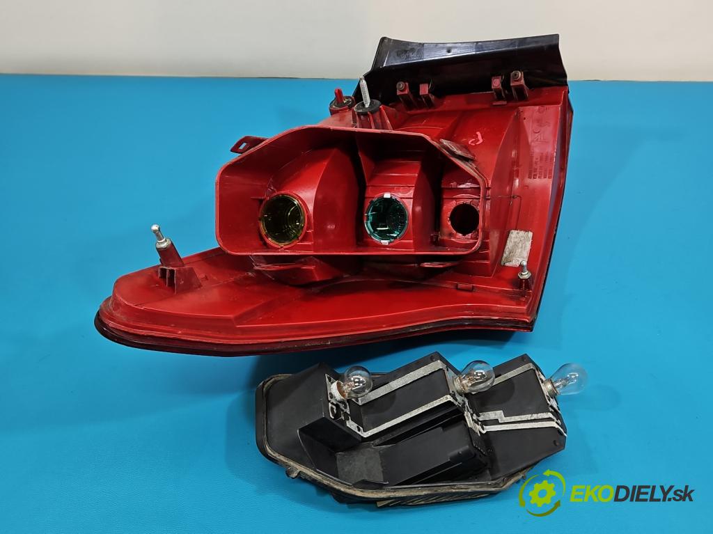 Peugeot 407 1.6 hdi 109 HP manual 80 kW 1560 cm3 5- svetlo / reflektor zadné pravé  (Kľučka dverí ostatné)