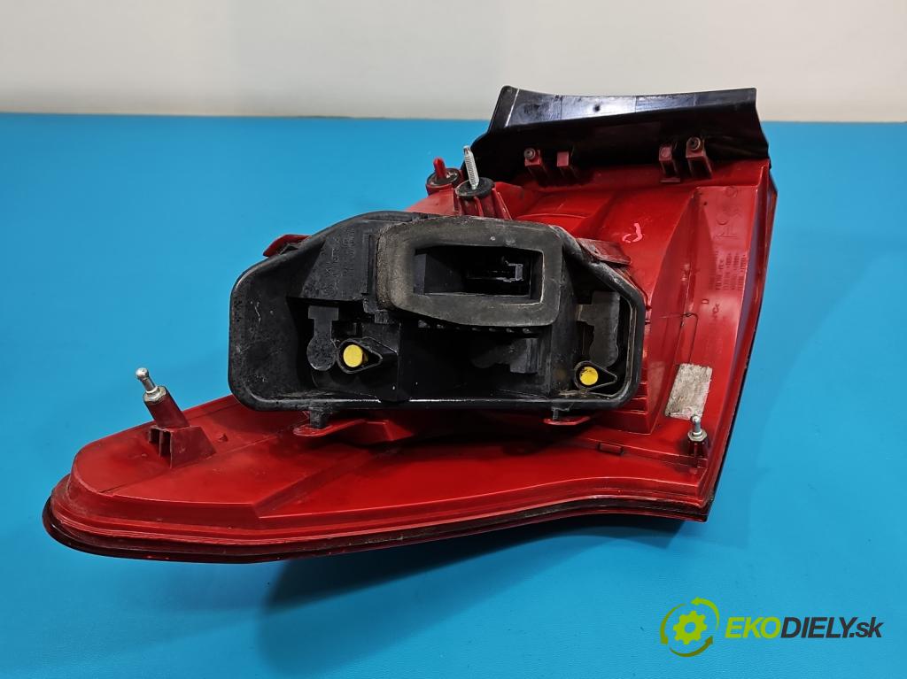 Peugeot 407 1.6 hdi 109 HP manual 80 kW 1560 cm3 5- svetlo / reflektor zadné pravé  (Kľučka dverí ostatné)