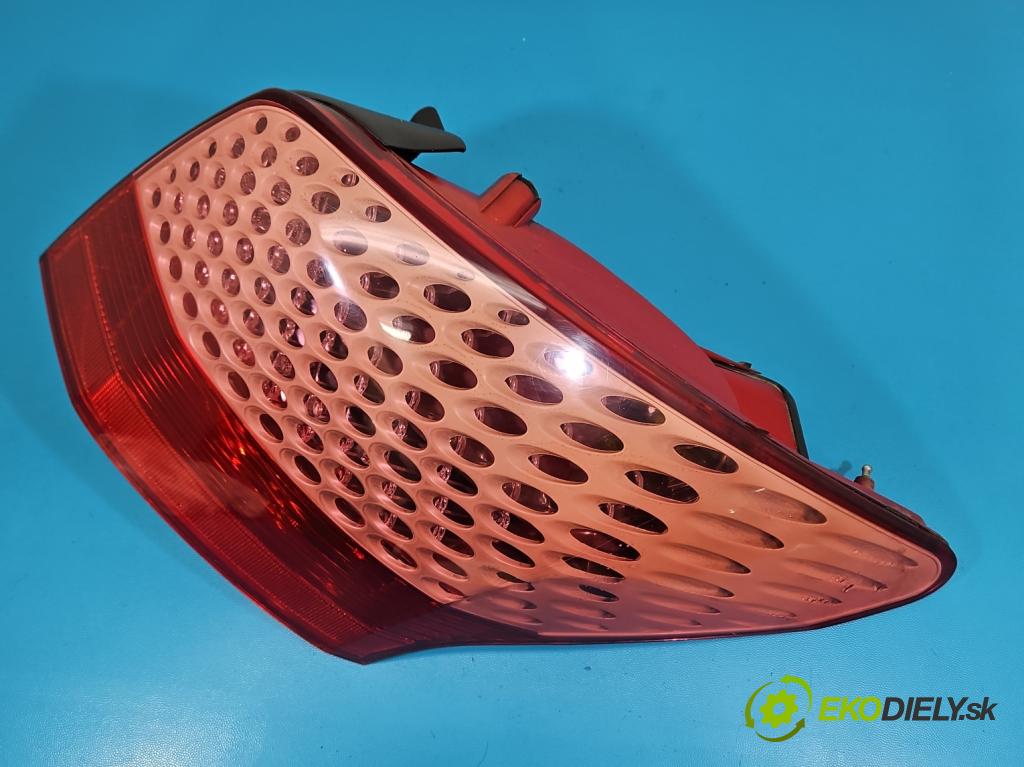 Peugeot 407 1.6 hdi 109 HP manual 80 kW 1560 cm3 5- svetlo / reflektor zadné pravé  (Kľučka dverí ostatné)