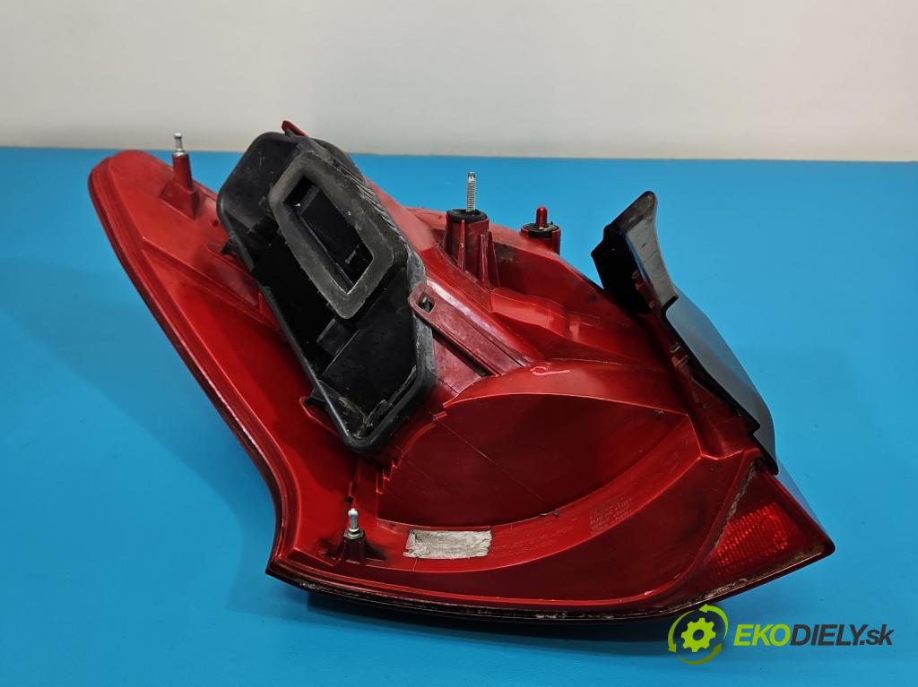 Peugeot 407 1.6 hdi 109 HP manual 80 kW 1560 cm3 5- svetlo / reflektor zadné pravé  (Kľučka dverí ostatné)