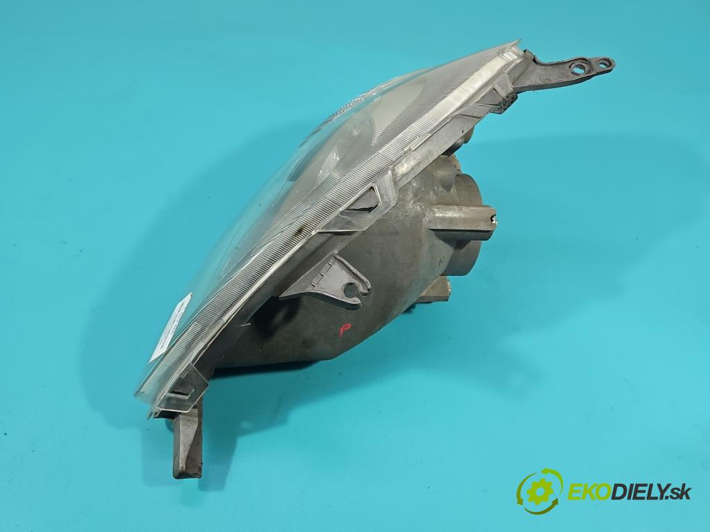 Toyota Yaris I 1999-2005 1.4 D4D 75 HP manual 55 kW 1364 cm3 5- Reflektor: pravý  (Svetlo predné pravé)