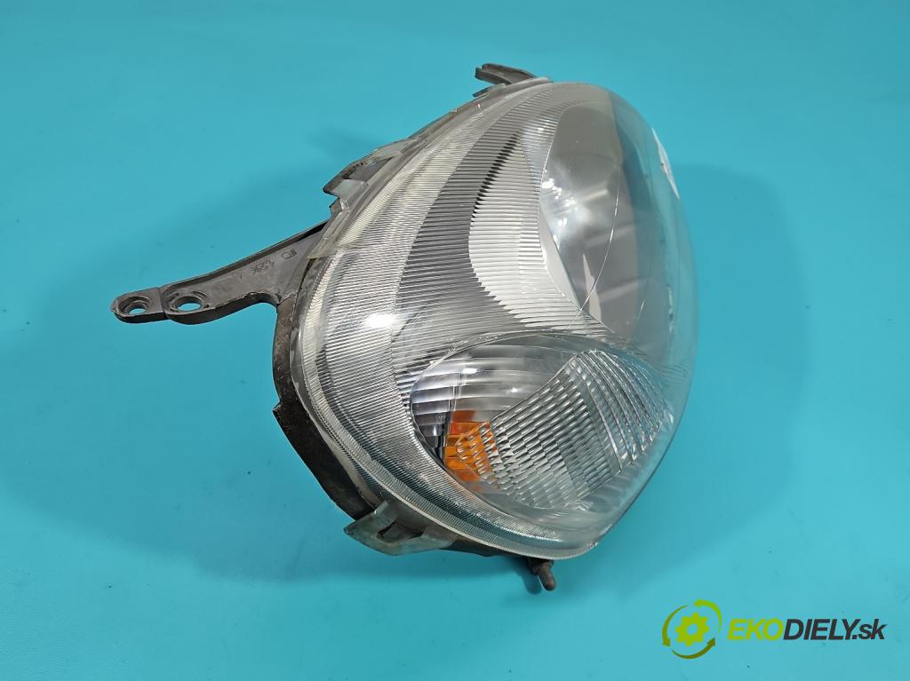 Toyota Yaris I 1999-2005 1.4 D4D 75 HP manual 55 kW 1364 cm3 5- Reflektor: pravý  (Svetlo predné pravé)