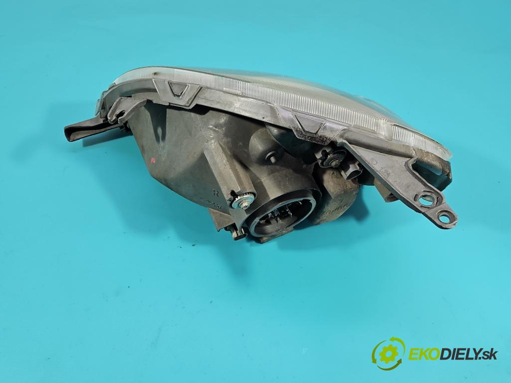 Toyota Yaris I 1999-2005 1.4 D4D 75 HP manual 55 kW 1364 cm3 5- Reflektor: pravý  (Svetlo predné pravé)