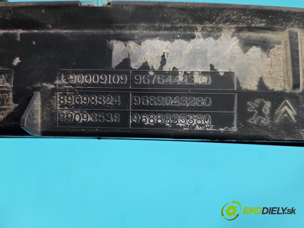 Citroen C4 II 2010-2017 1.6 hdi 111KM manual 82 kW 1560 cm3 5- světlo: stop: 9689043280