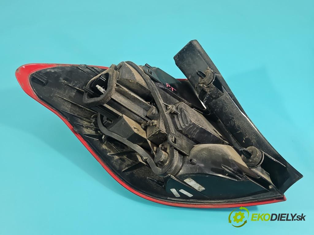 Citroen C4 II 2010-2017 1.6 hdi 111KM manual 82 kW 1560 cm3 5- svetlo / reflektor zadné pravé 9687311980 (Kľučka dverí ostatné)