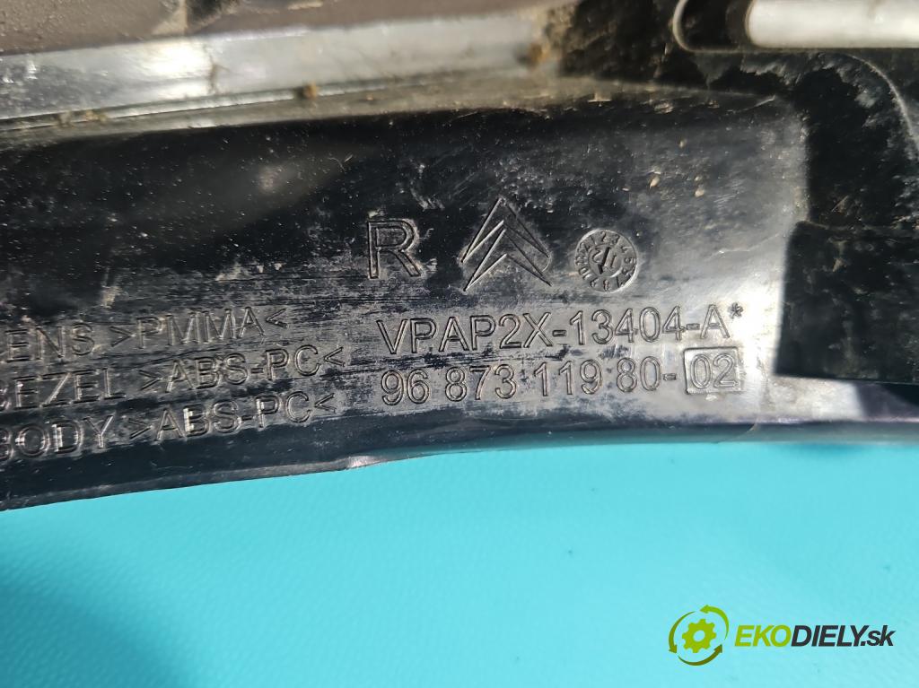 Citroen C4 II 2010-2017 1.6 hdi 111KM manual 82 kW 1560 cm3 5- svetlo / reflektor zadné pravé 9687311980 (Kľučka dverí ostatné)