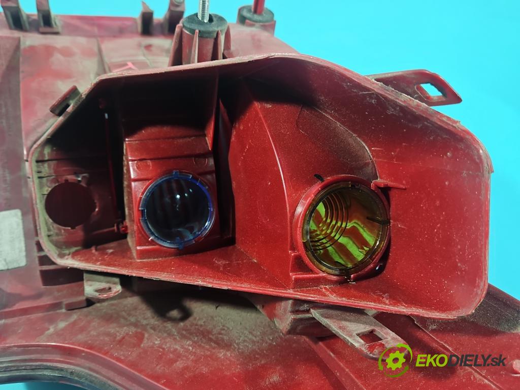 Peugeot 407 2.0 hdi 136 HP manual 100 kW 1997 cm3 5- svetlo / reflektor zadné ľavé  (Kľučka dverí ostatné)