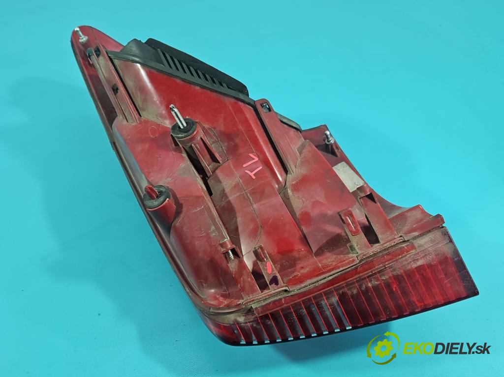 Peugeot 407 2.0 hdi 136 HP manual 100 kW 1997 cm3 5- svetlo / reflektor zadné ľavé  (Kľučka dverí ostatné)