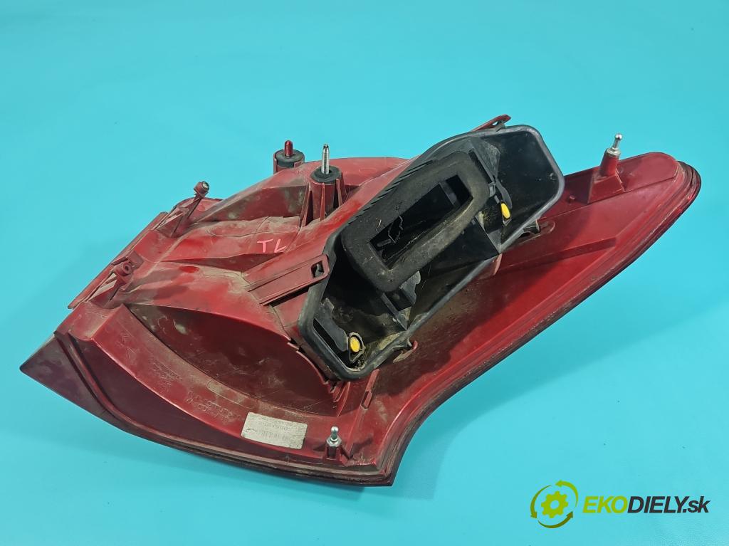 Peugeot 407 2.0 hdi 136 HP manual 100 kW 1997 cm3 5- svetlo / reflektor zadné ľavé  (Kľučka dverí ostatné)