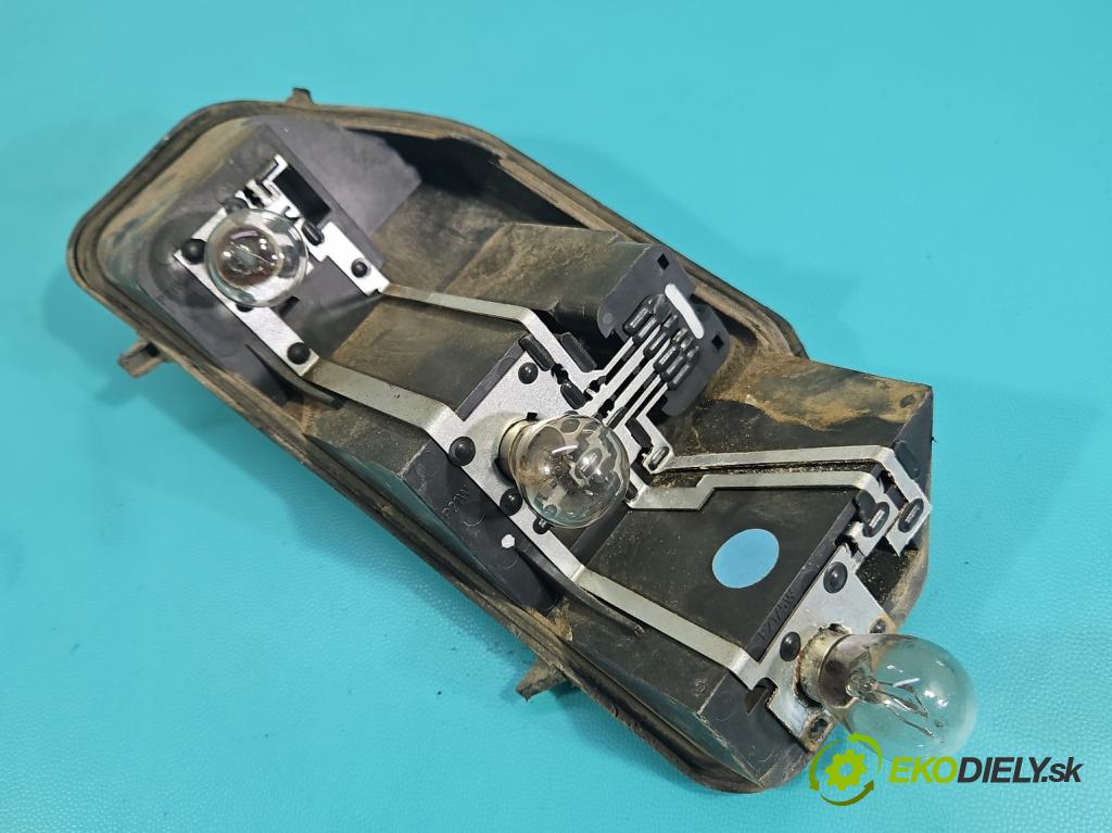 Peugeot 407 2.0 hdi 136 HP manual 100 kW 1997 cm3 5- svetlo / reflektor zadné ľavé  (Kľučka dverí ostatné)