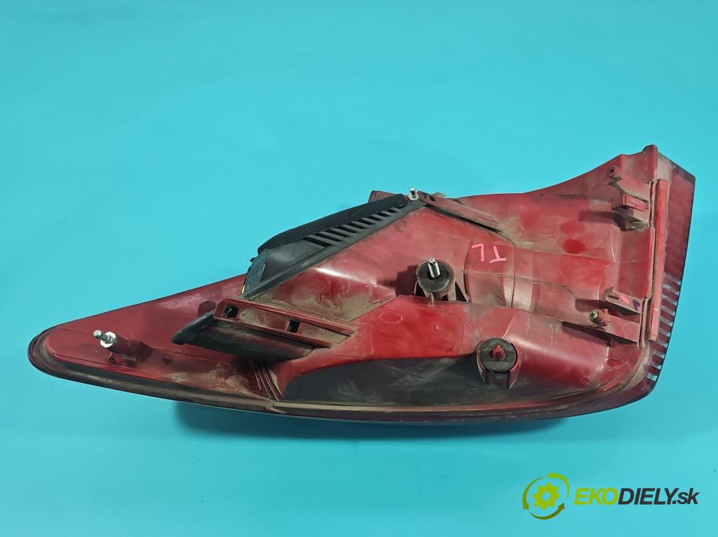 Peugeot 407 2.0 hdi 136 HP manual 100 kW 1997 cm3 5- svetlo / reflektor zadné ľavé  (Kľučka dverí ostatné)